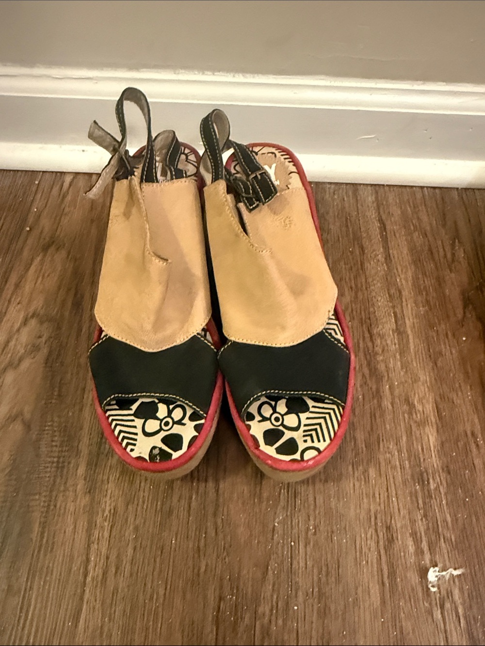 Fly London Two-Tone Open-Toe Slingback Mules in Tan, Black and Red